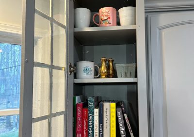 clean tidy and organized upper kitchen cabinet